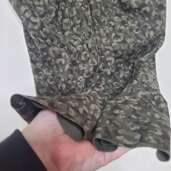 Lululemon Base Pase Highrise Running Tight Size 6 Intertwined Camo Medium Olive - Picture 11 of 16